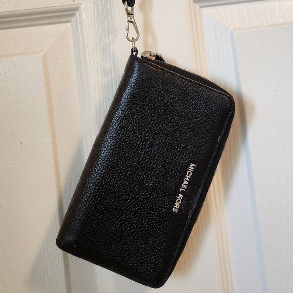 Micheal Kors wallet - Picture 1 of 2